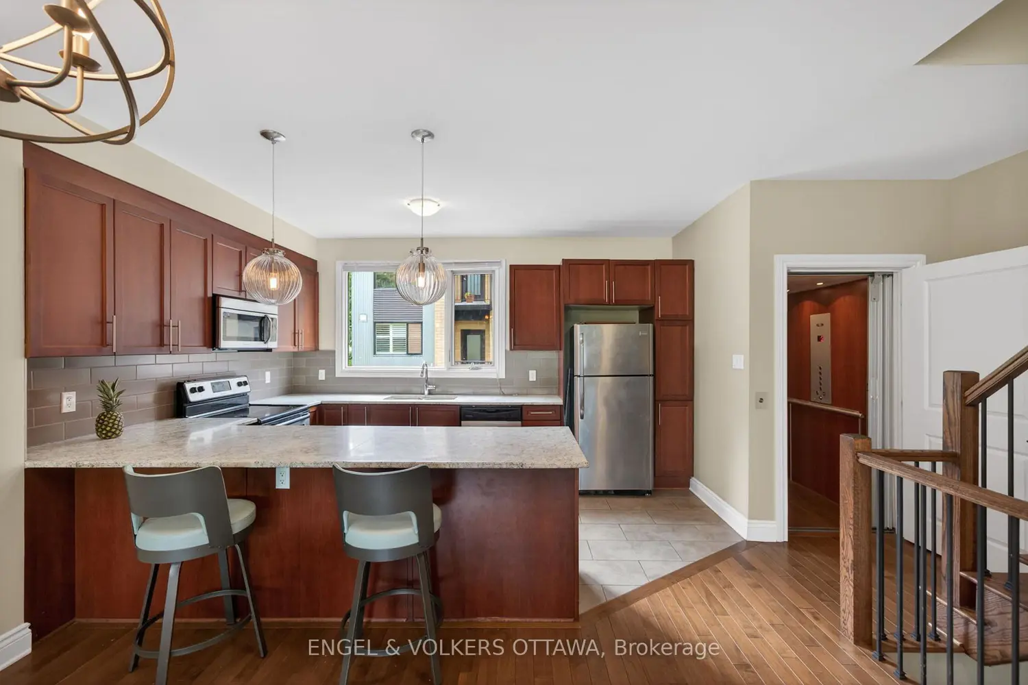 Additional image 5 of 1896 Carling Avenue