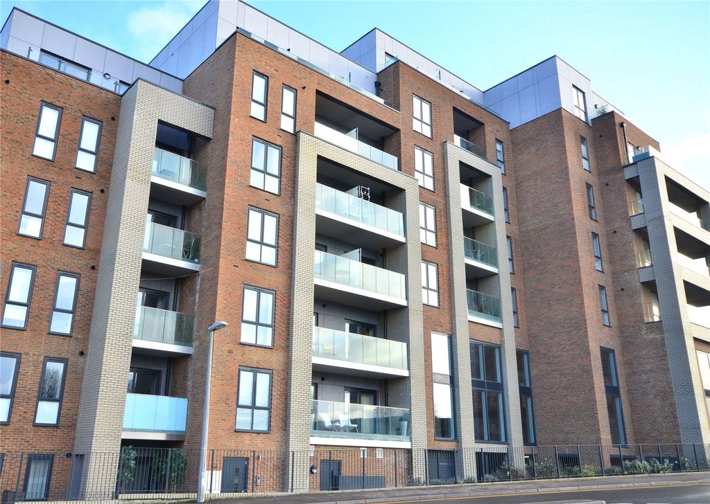 2 bed flat for sale52 Queens Road, East Grinstead, West Sussex RH19