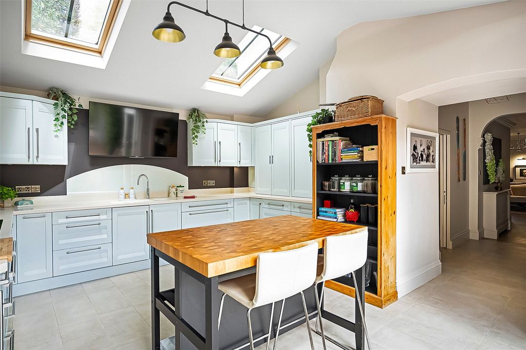 Additional image 12 of 3 bed flat for saleOld Bury Hill, Westcott, Dorking, Surrey RH4