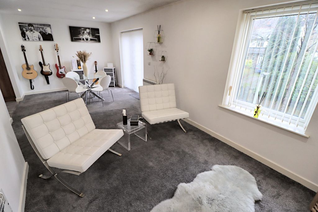 2 bed flat for saleOldfield Avenue, Darwen BB3