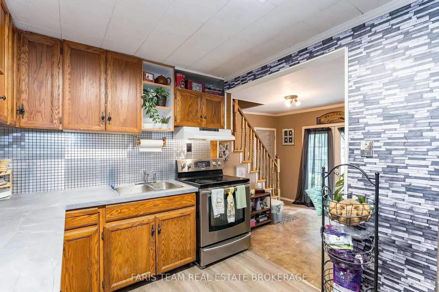 3425 Coronation Avenue photo 4