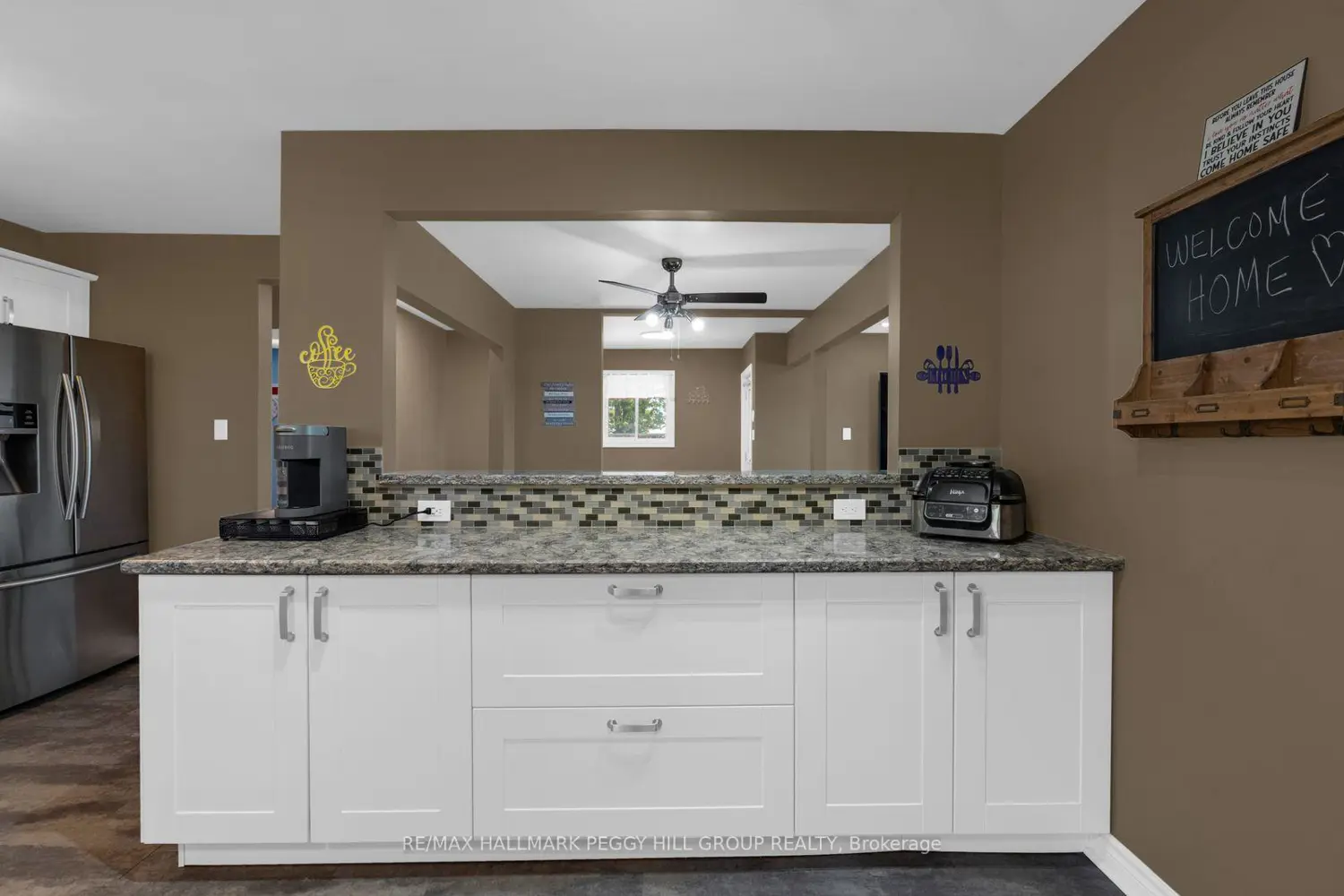865 John Street photo 4
