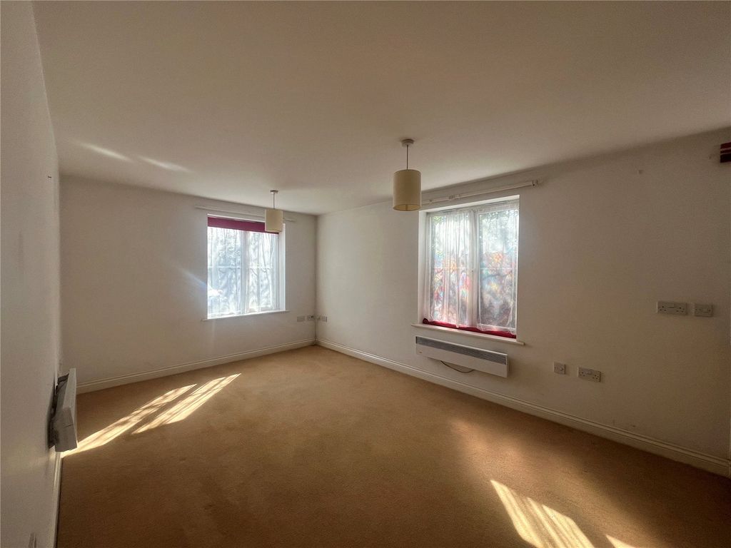 2 bed flat for saleDaneholme Close, Daventry, Northamptonshire NN11 photo 2