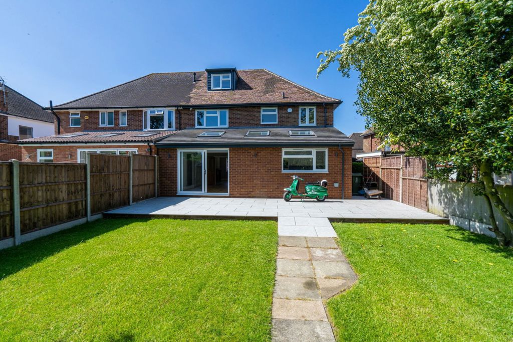 Additional image 16 of 4 bed semi-detached house for saleLancot Drive, Dunstable LU6