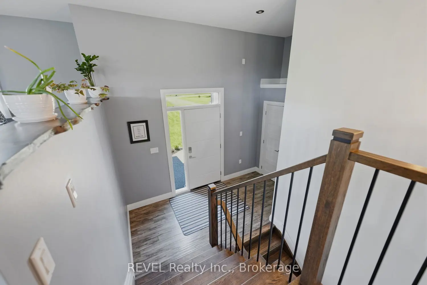 221 Farr Street photo 4