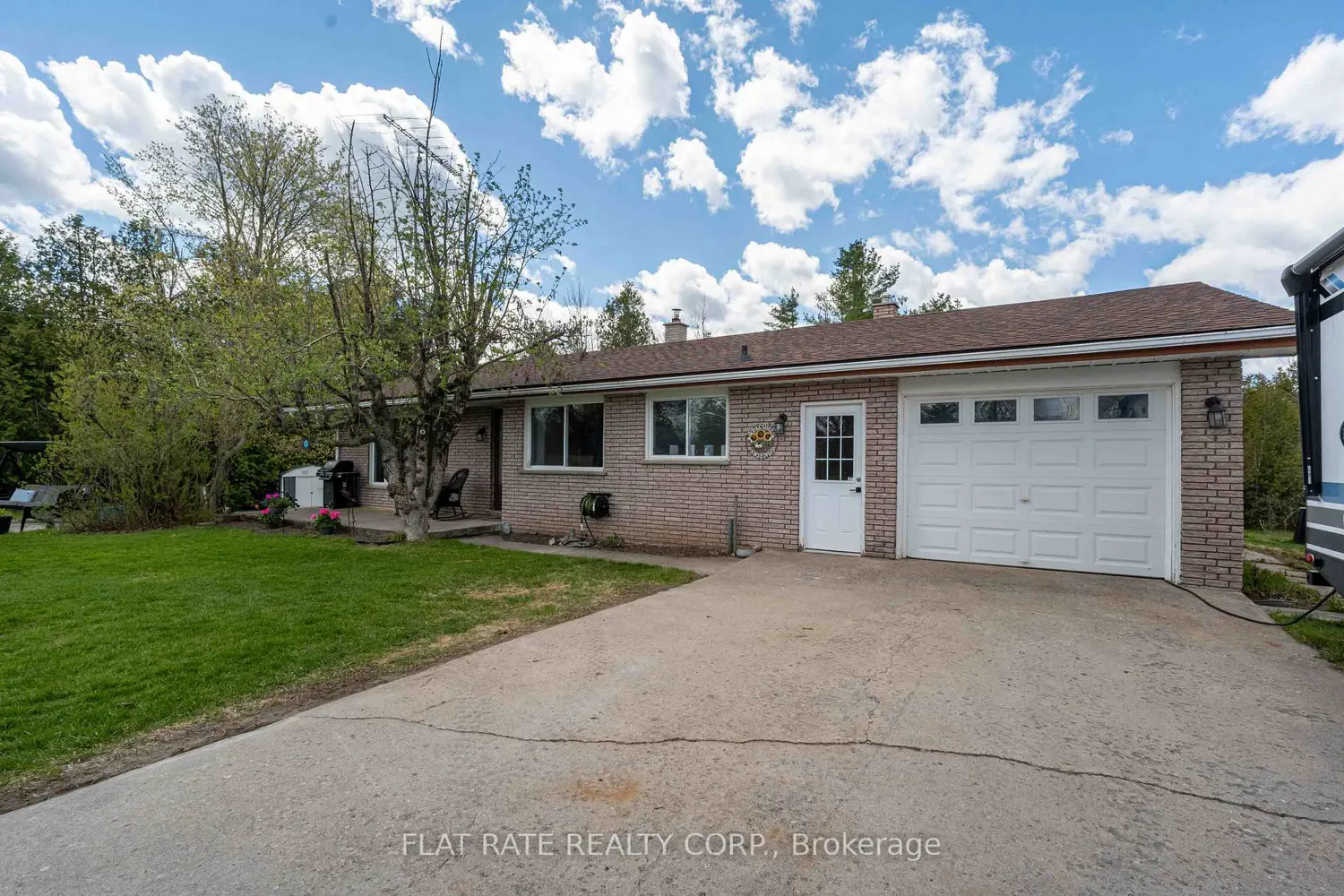 2086 Mccrackens Landing Road photo 2
