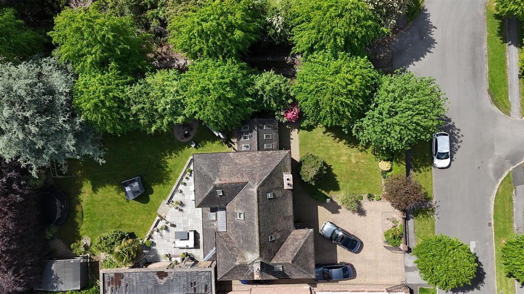 Additional image 4 of 5 bed property for saleNetherways, Park Avenue, Dronfield S18