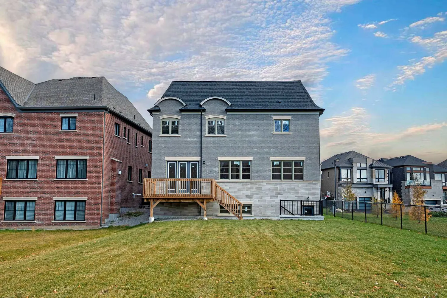 130 Cannes Avenue photo 5