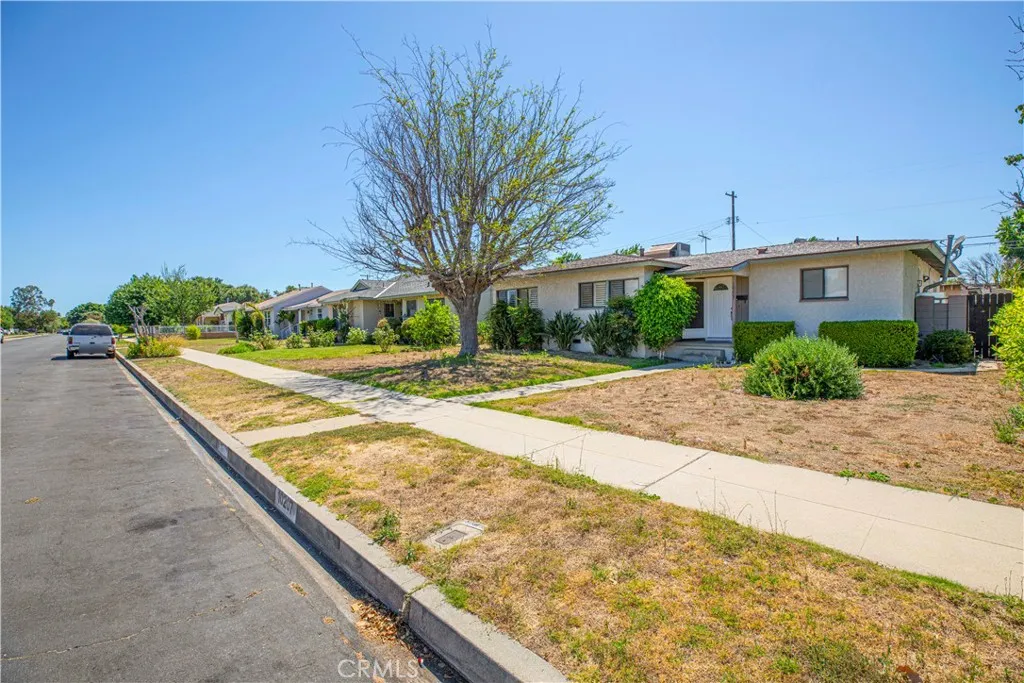 10207 Collett Ave, North Hills, CA 91343