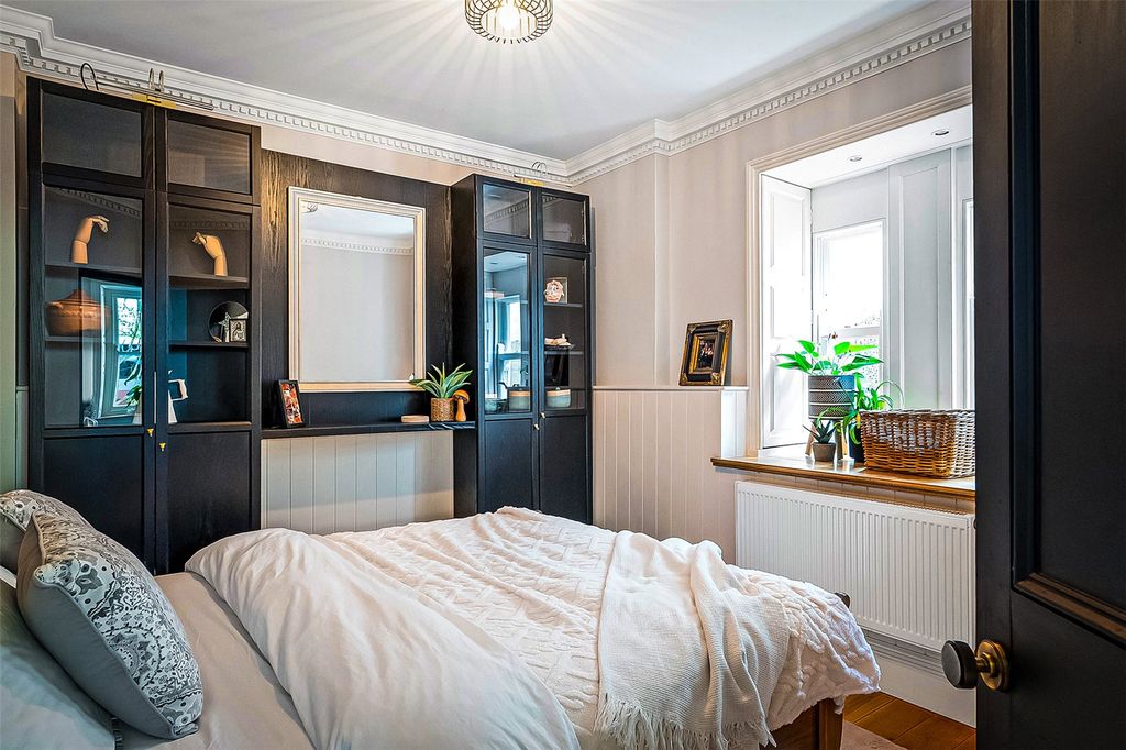 Additional image 16 of 3 bed flat for saleOld Bury Hill, Westcott, Dorking, Surrey RH4