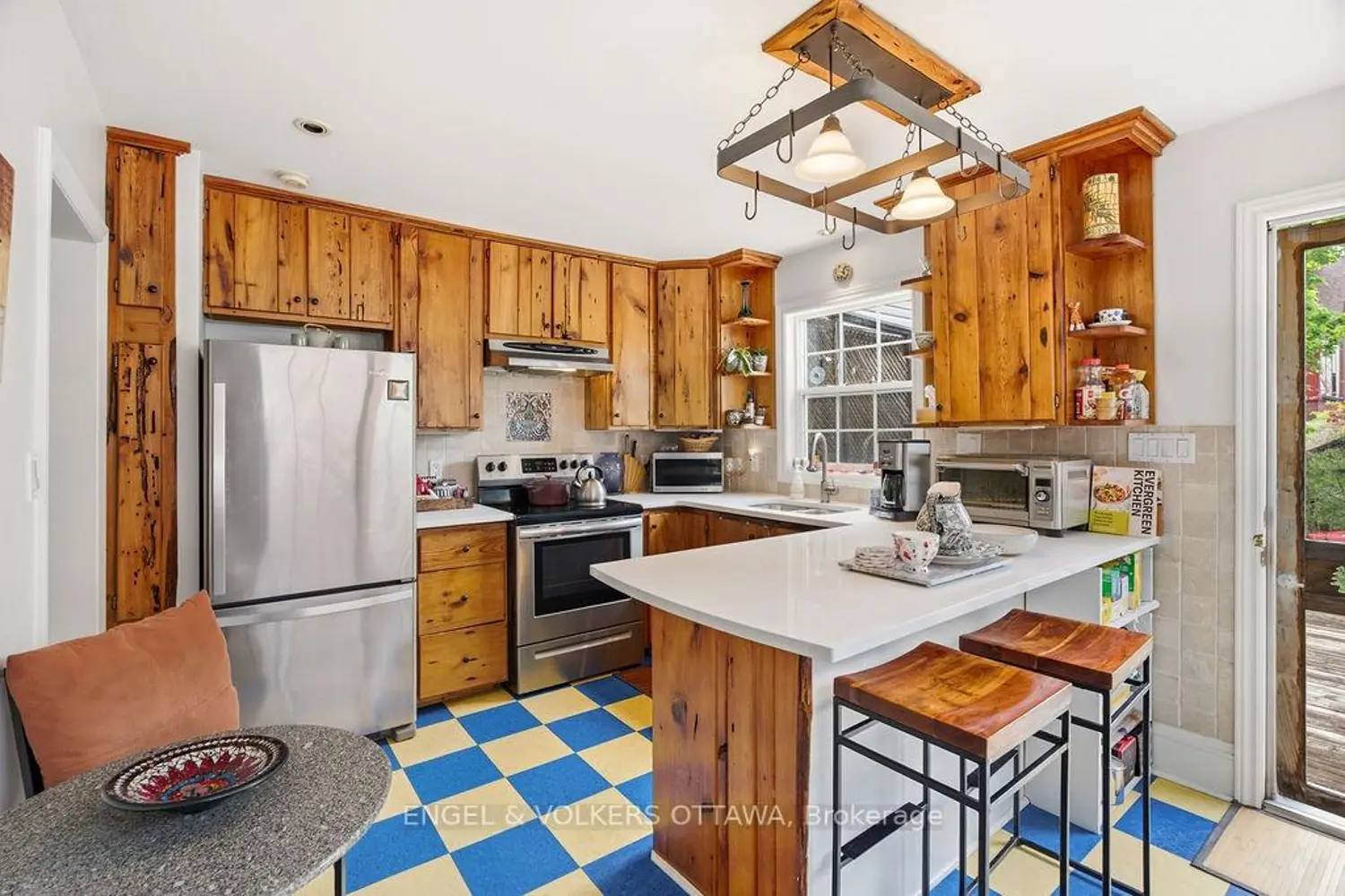 94 Hopewell Avenue photo 4