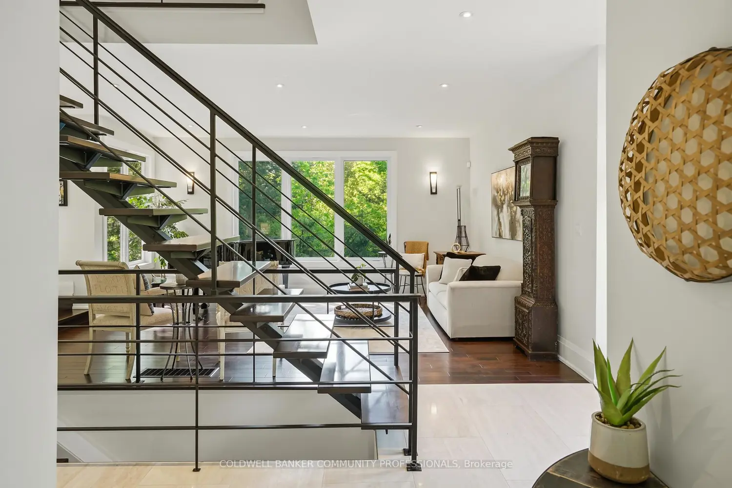 2552 Britannia Road photo 3