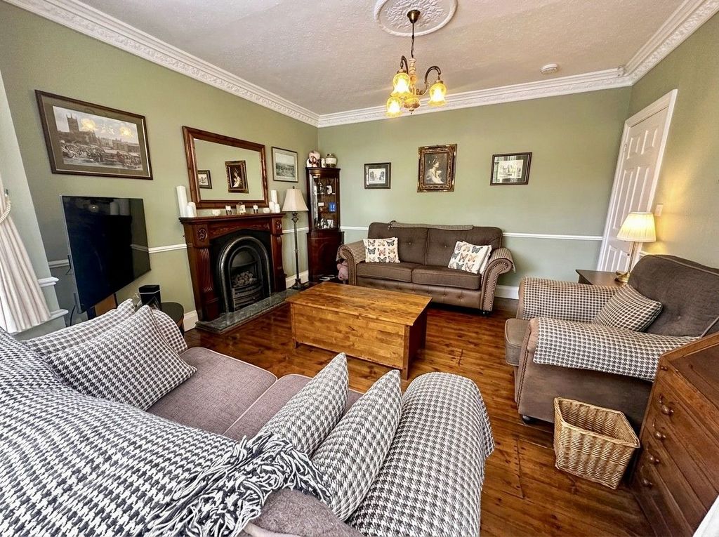 4 bed detached house for saleThe Broadway, Dudley DY1 photo 5