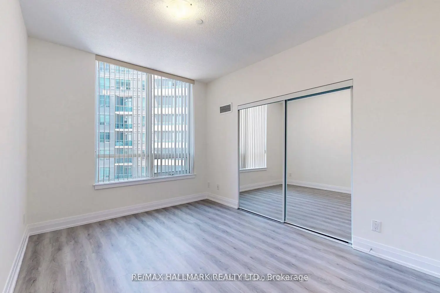 Additional image 11 of 7165 Yonge Street 833