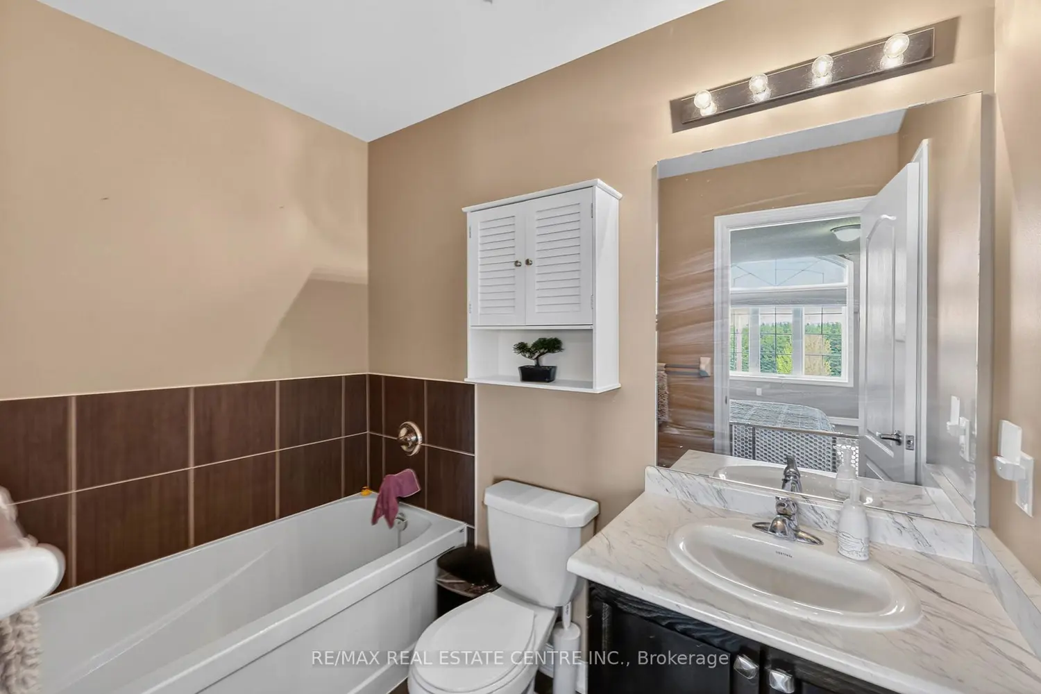Additional image 4 of 941 Cook Crescent