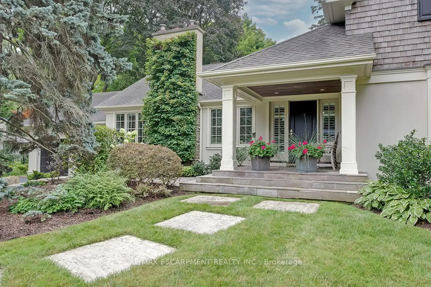 7 Colonial Crescent photo 2