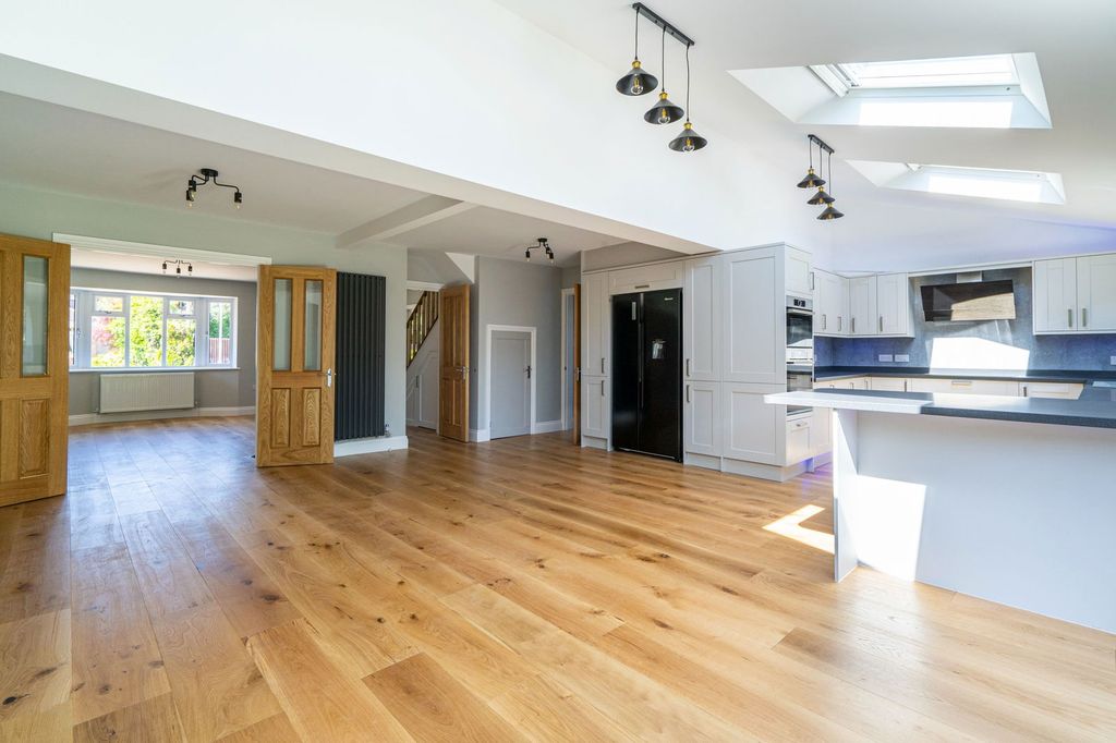Additional image 4 of 4 bed semi-detached house for saleLancot Drive, Dunstable LU6