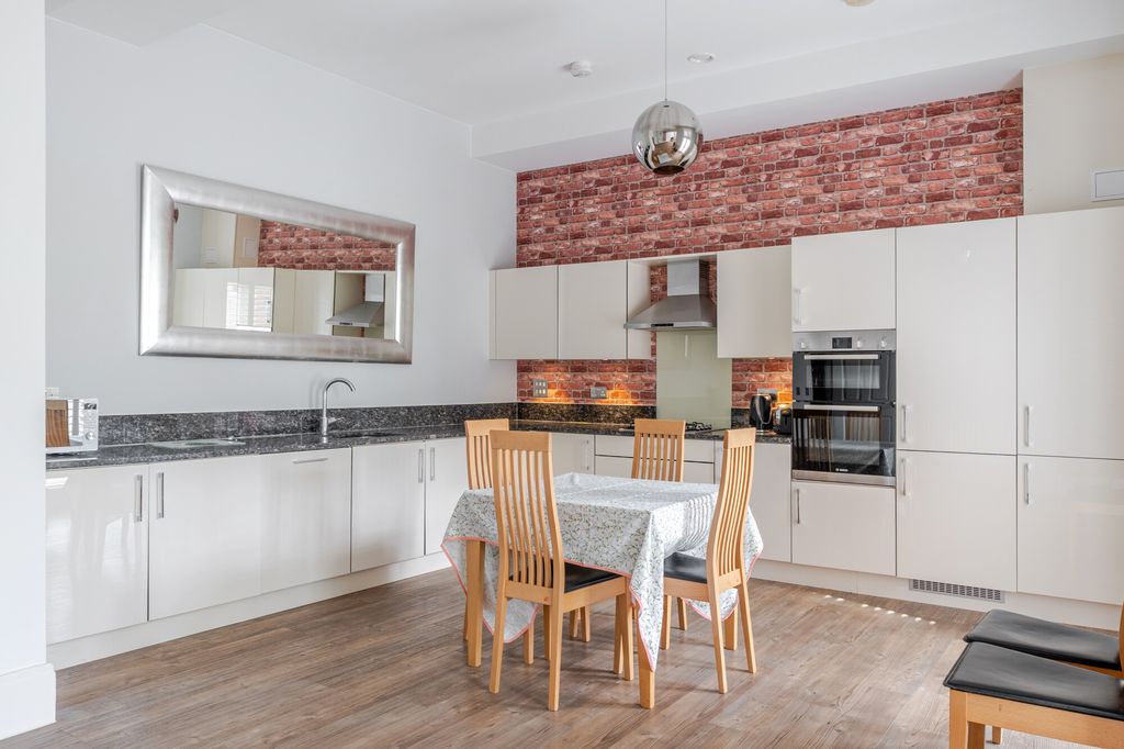 Additional image 2 of 2 bed flat for saleGlanville Way, Epsom KT19