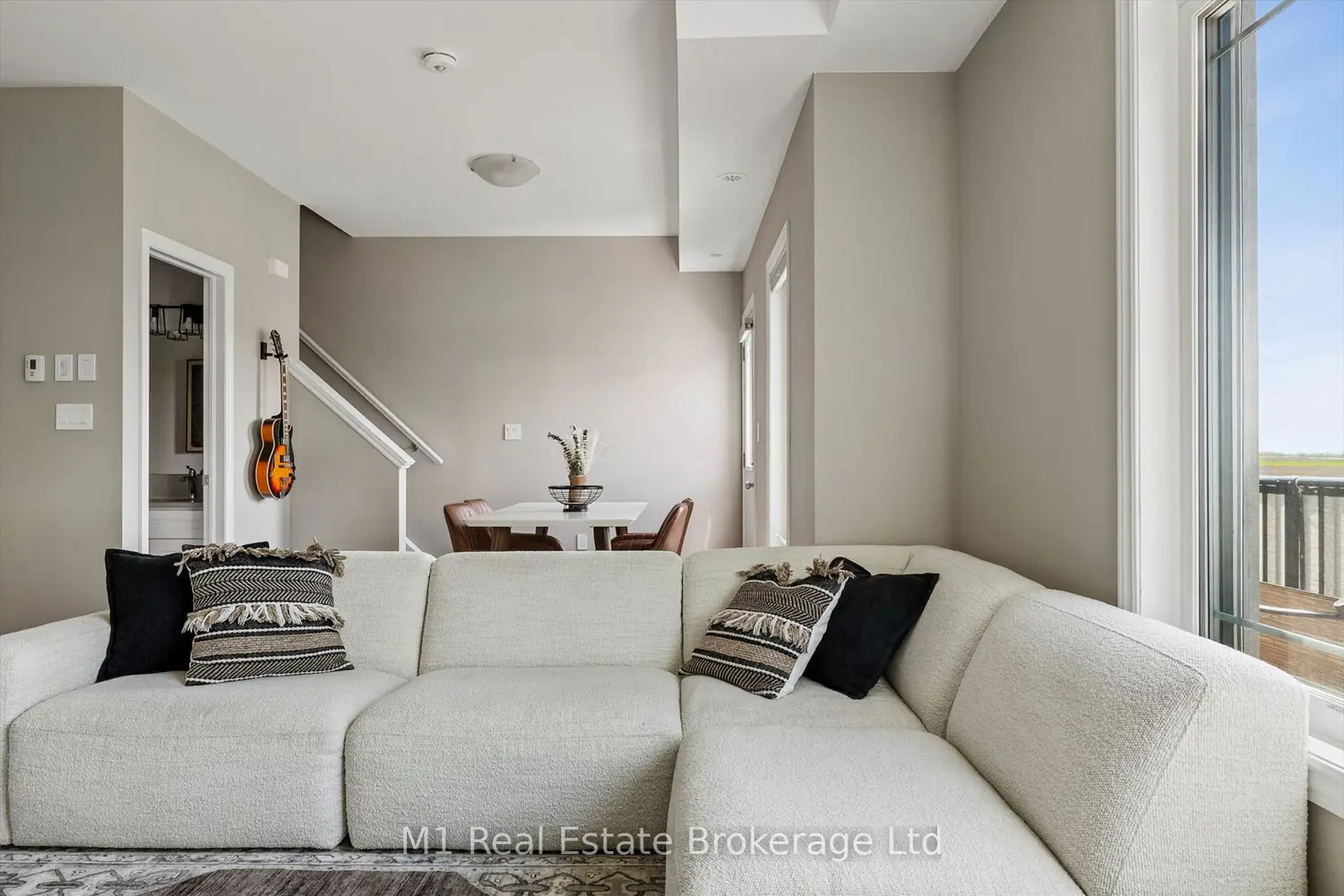107 Westra Drive 17 photo 4