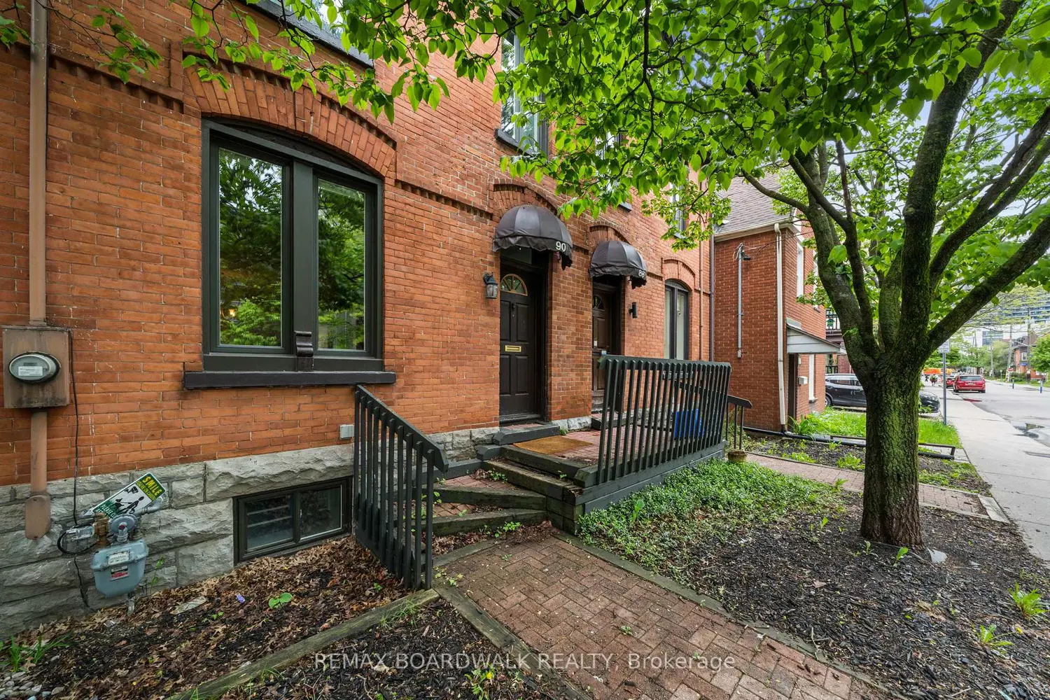 90 Stewart Street photo 2