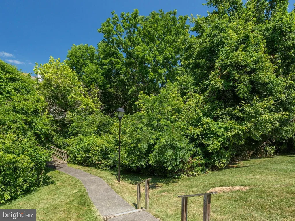 13 Pickering Court Unit 13-102, Germantown, MD 20874