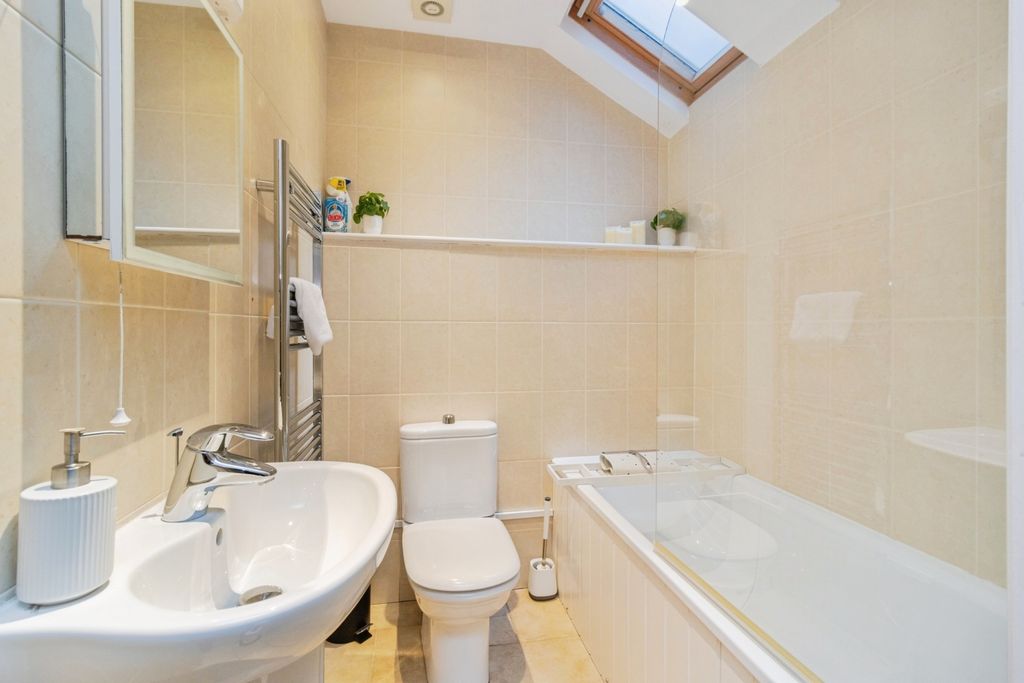 Additional image 9 of 2 bed flat for saleSouth Ford Road, Dartmouth, Devon TQ6
