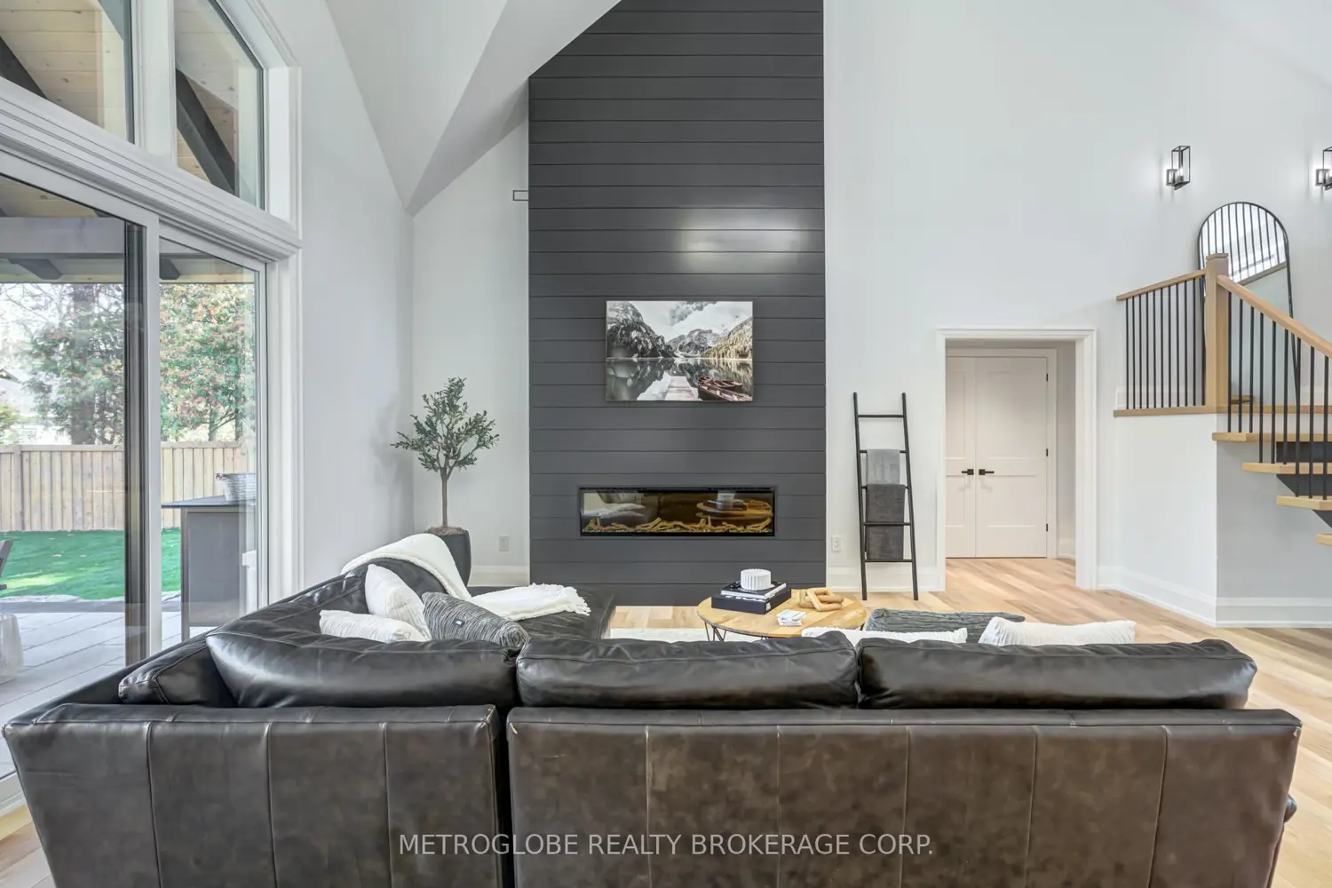 862 Kennedy Road photo 3