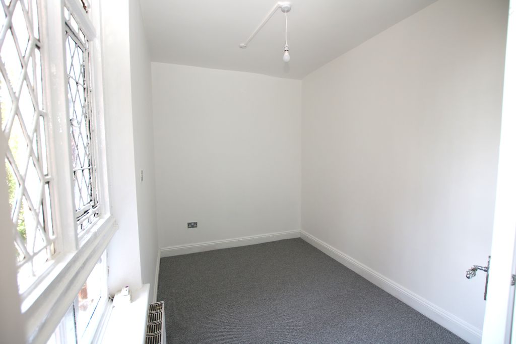 1 bed flat for saleThe Close, Dunmow CM6 photo 5