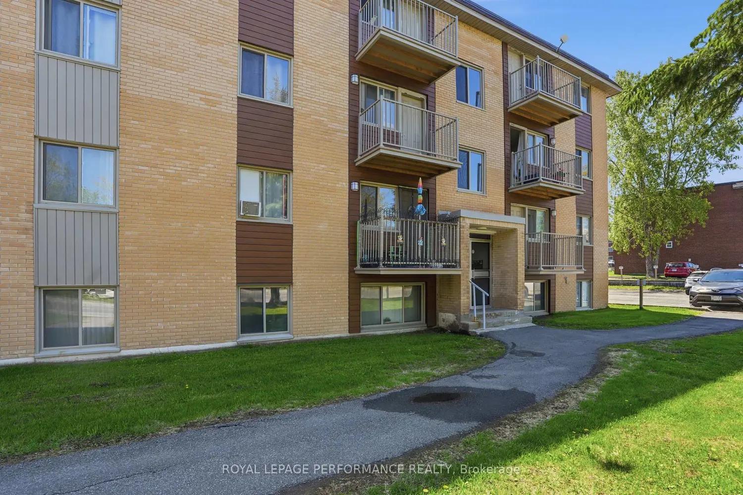 Additional image 3 of 1015 Cartier Boulevard 3