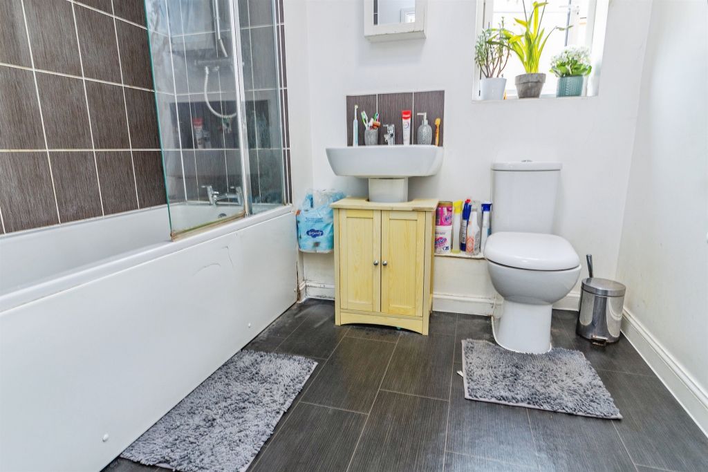Additional image 13 of 2 bed flat for saleDesign Drive, Dunstable LU6
