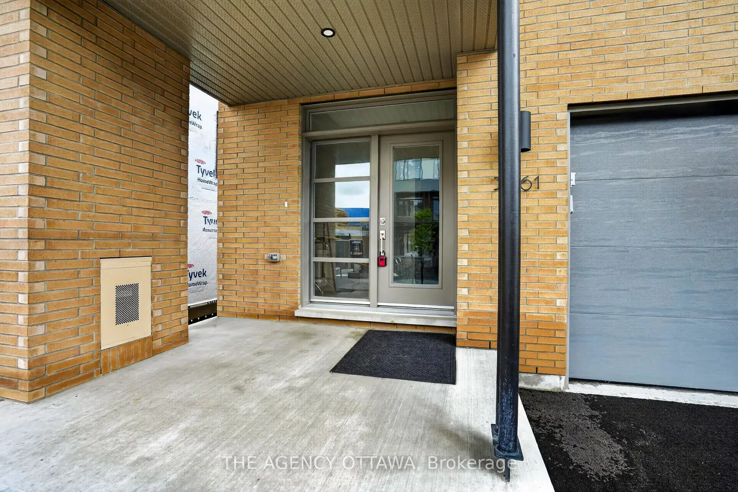 3061 Showcase Crescent photo 2