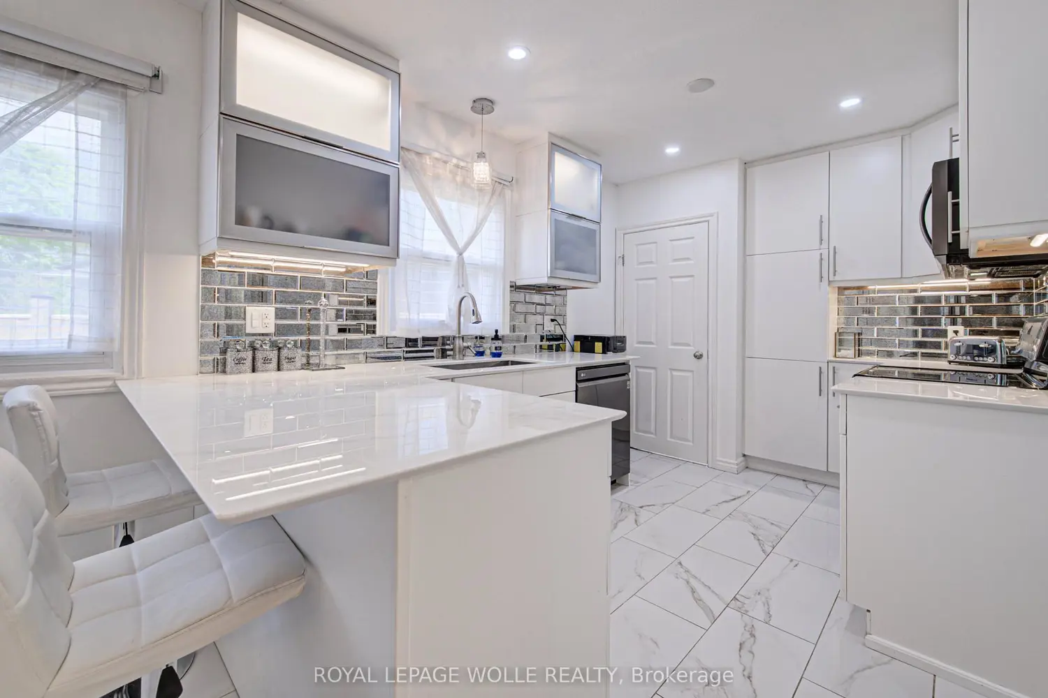 152 Clark Avenue photo 5