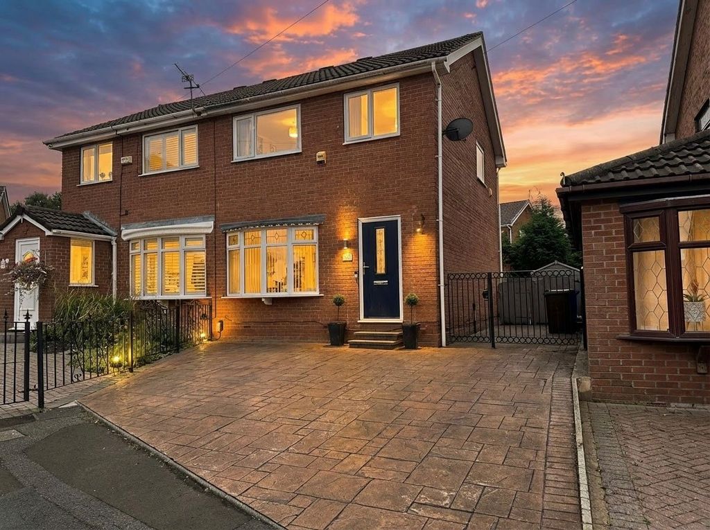 3 bed semi-detached house for saleOval Drive, Dukinfield SK16