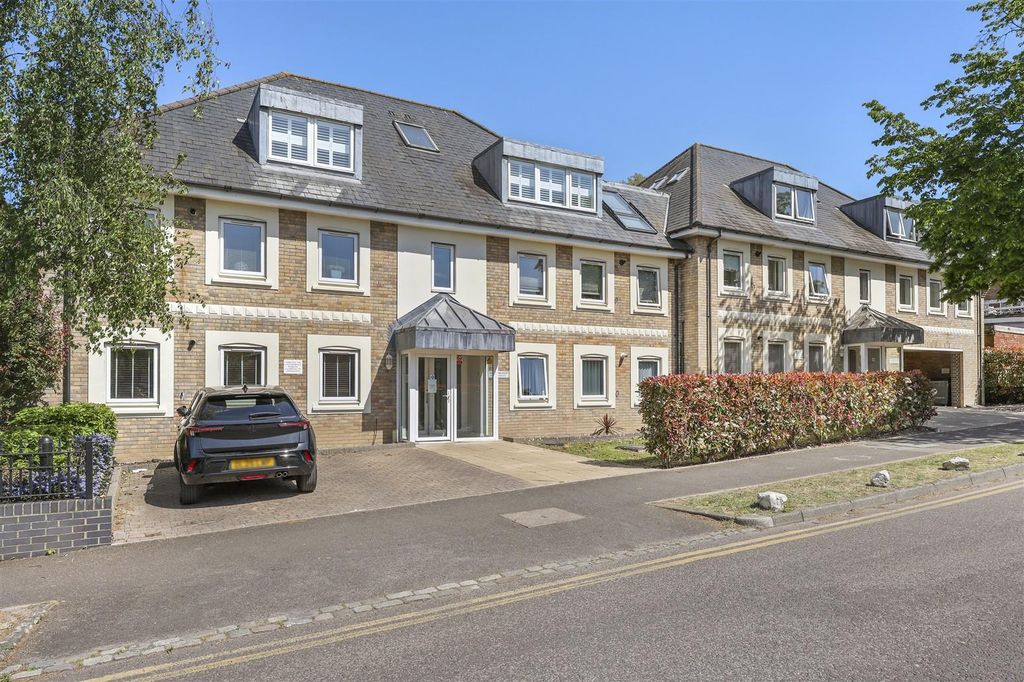 3 bed flat for saleCrows Road, Epping CM16