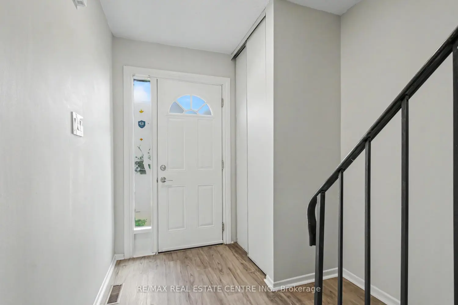 53 Mcmullen Crescent 53