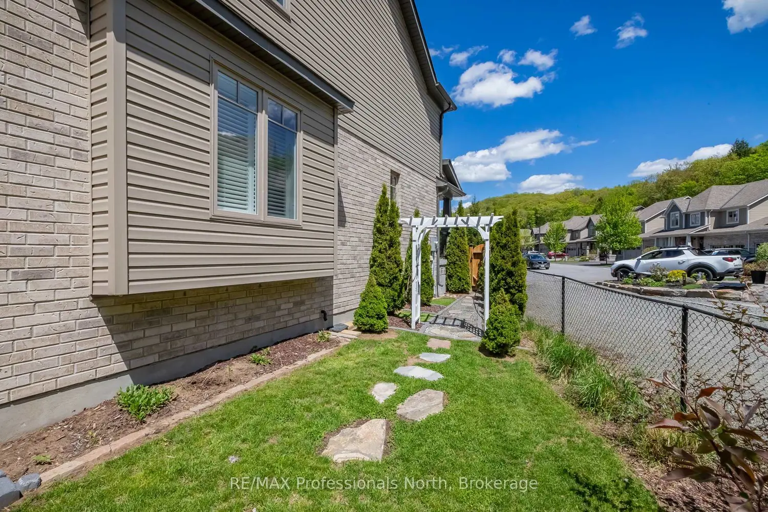 36 Spalding Crescent photo 2