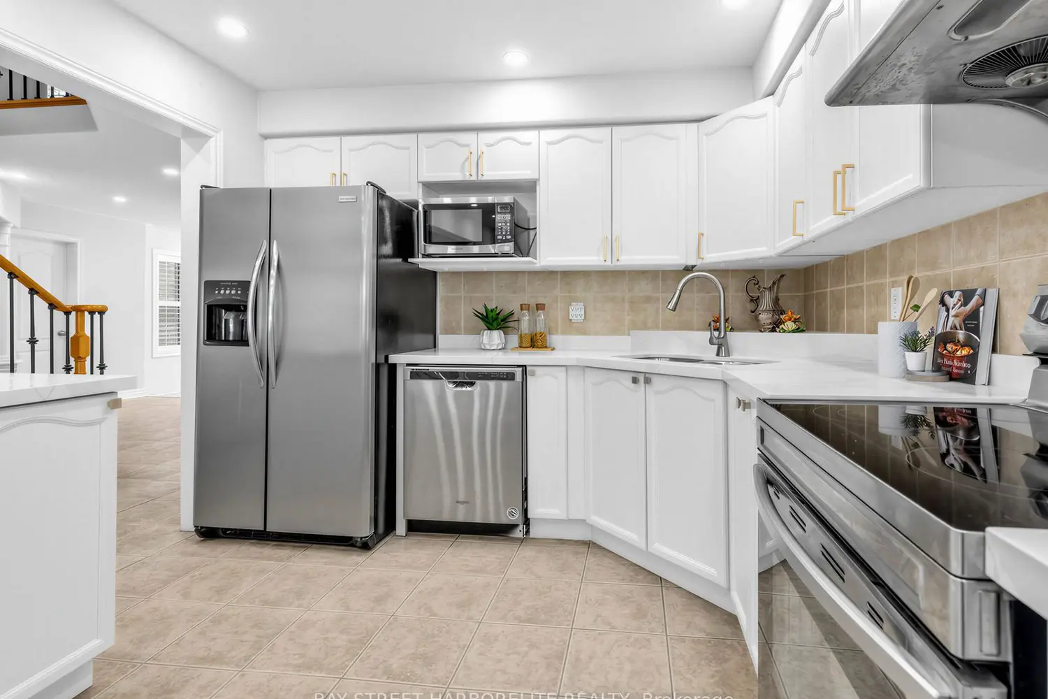 81 Laurendale Avenue photo 4