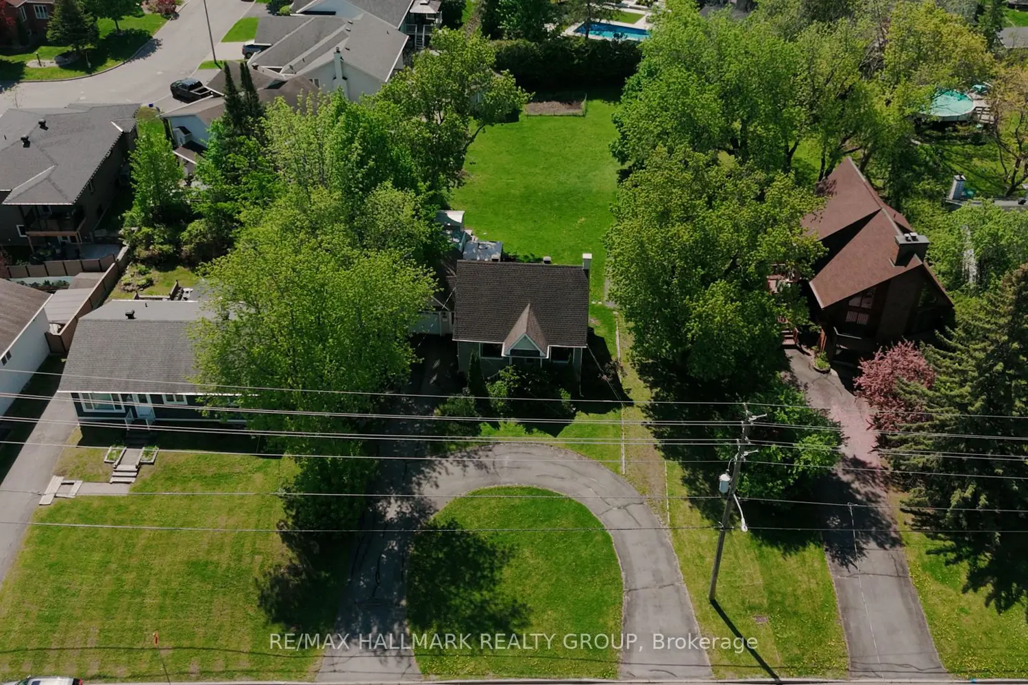 6988 Notre Dame Street photo 3