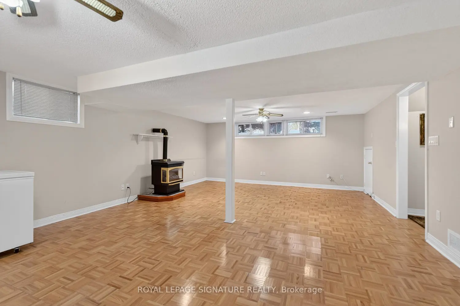 897 Pembridge Crescent photo 4