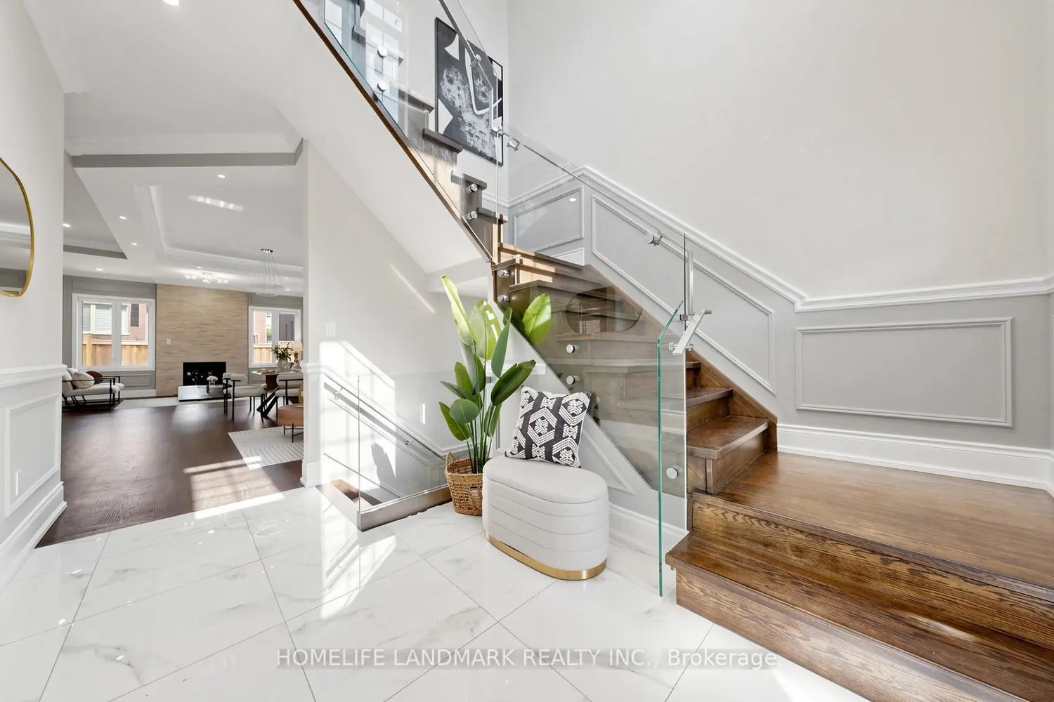 25 Cannes Avenue photo 4