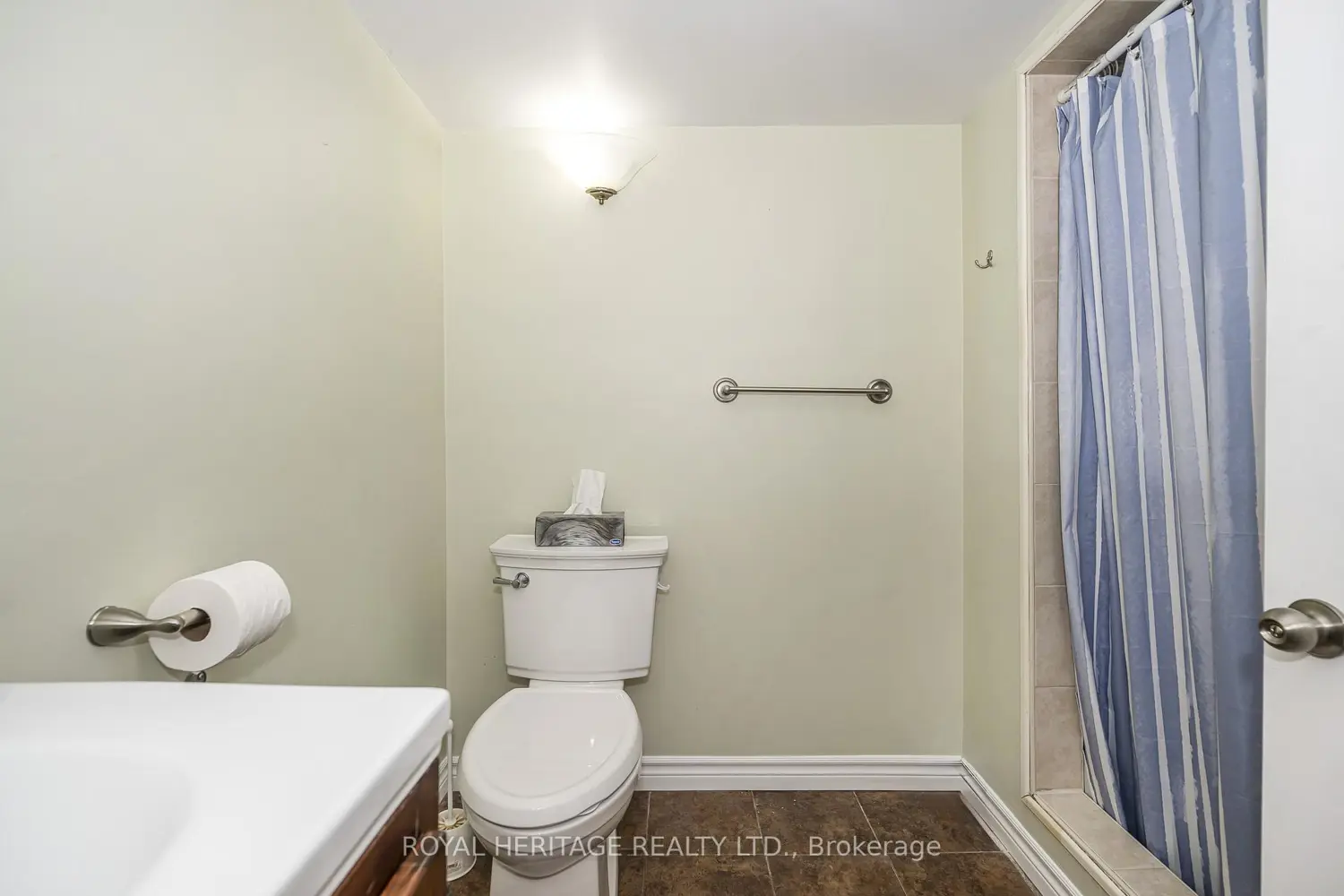 35 Hughes Crescent photo 5