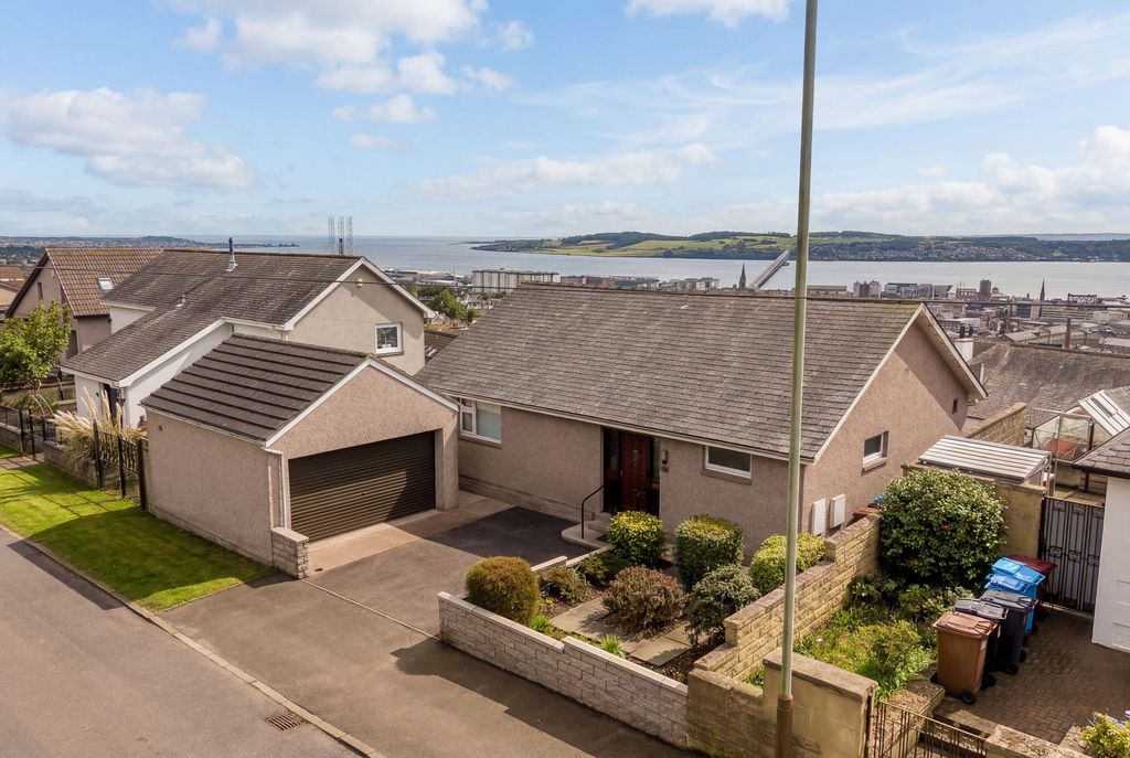5 bed detached house for sale130 Kinghorne Road, Dundee DD3