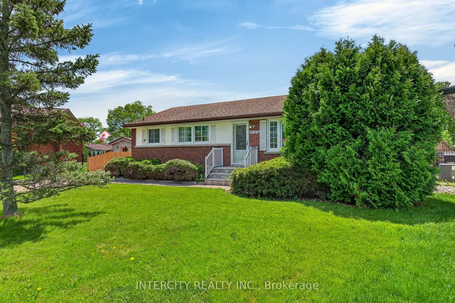 8735 Howe Crescent
