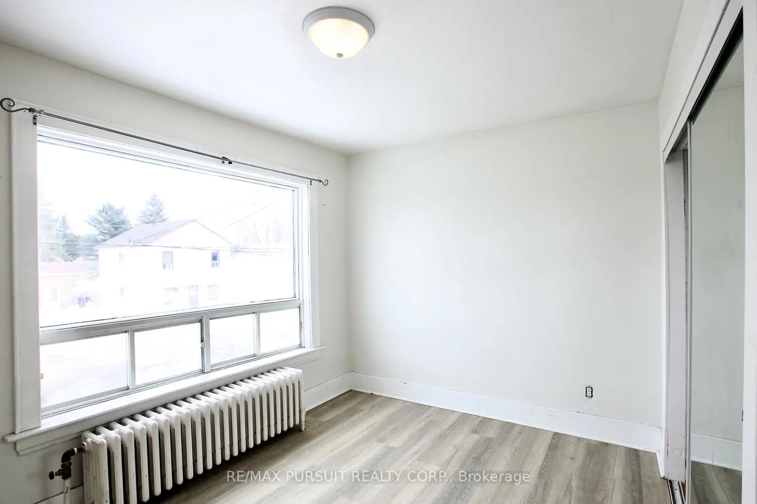 99 Duncan Avenue photo 4