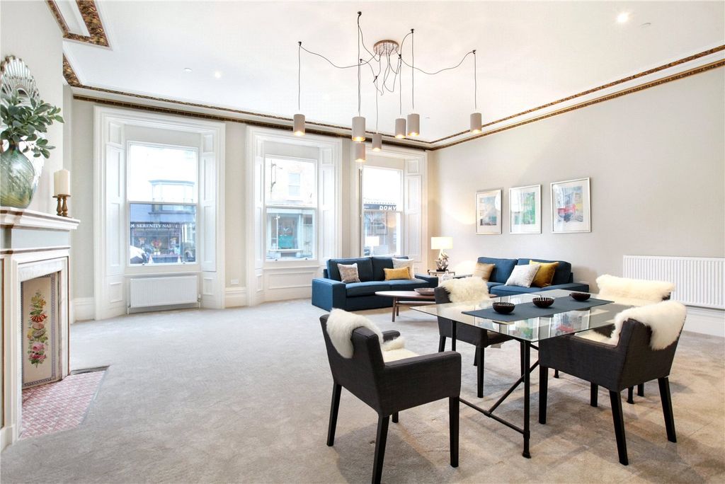 Additional image 7 of 3 bed flat for saleStratton House, 59-60 High West Street, Dorchester, Dorset DT1