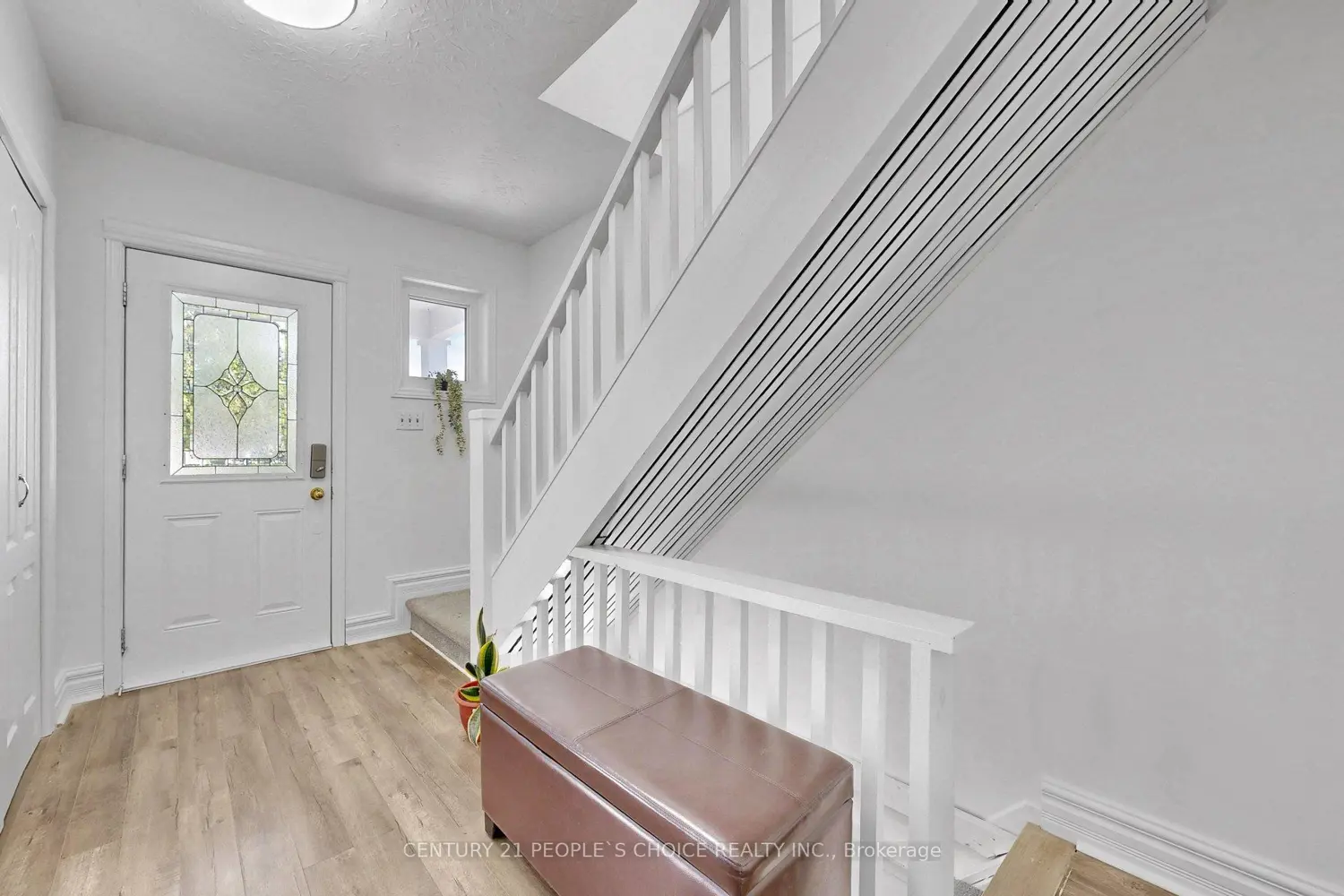 419 Adelaide Avenue photo 2