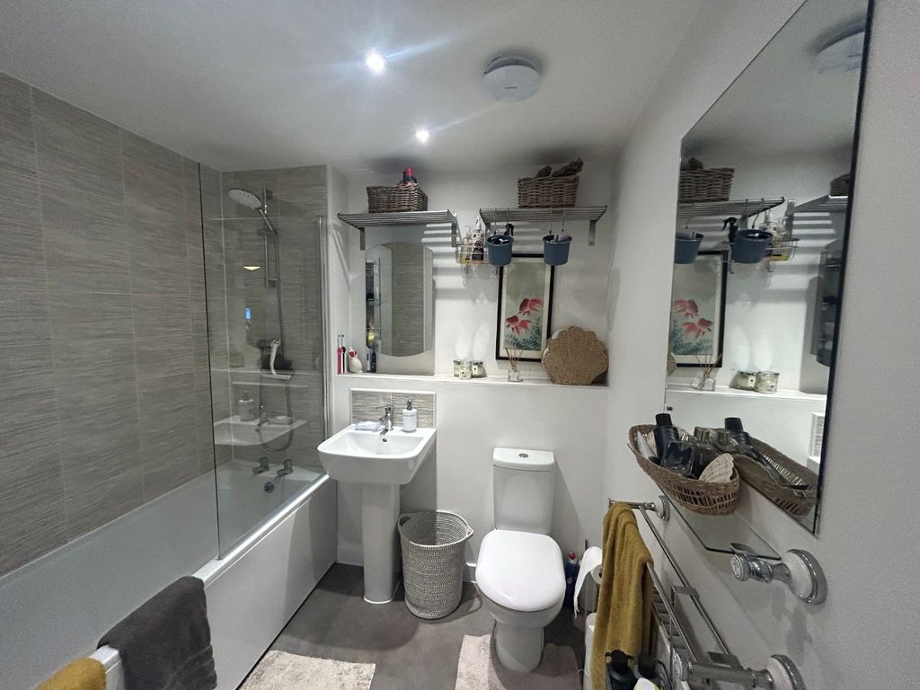 Additional image 9 of 2 bed flat for saleTilling Green, Dunstable LU5
