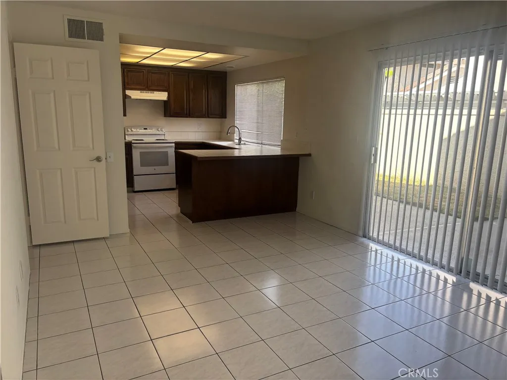 8 Marsh Hawk, Irvine, CA 92604 photo 4