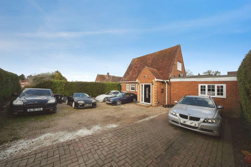 Additional image 11 of 4 bed detached house for saleLockhart Close, Dunstable LU6