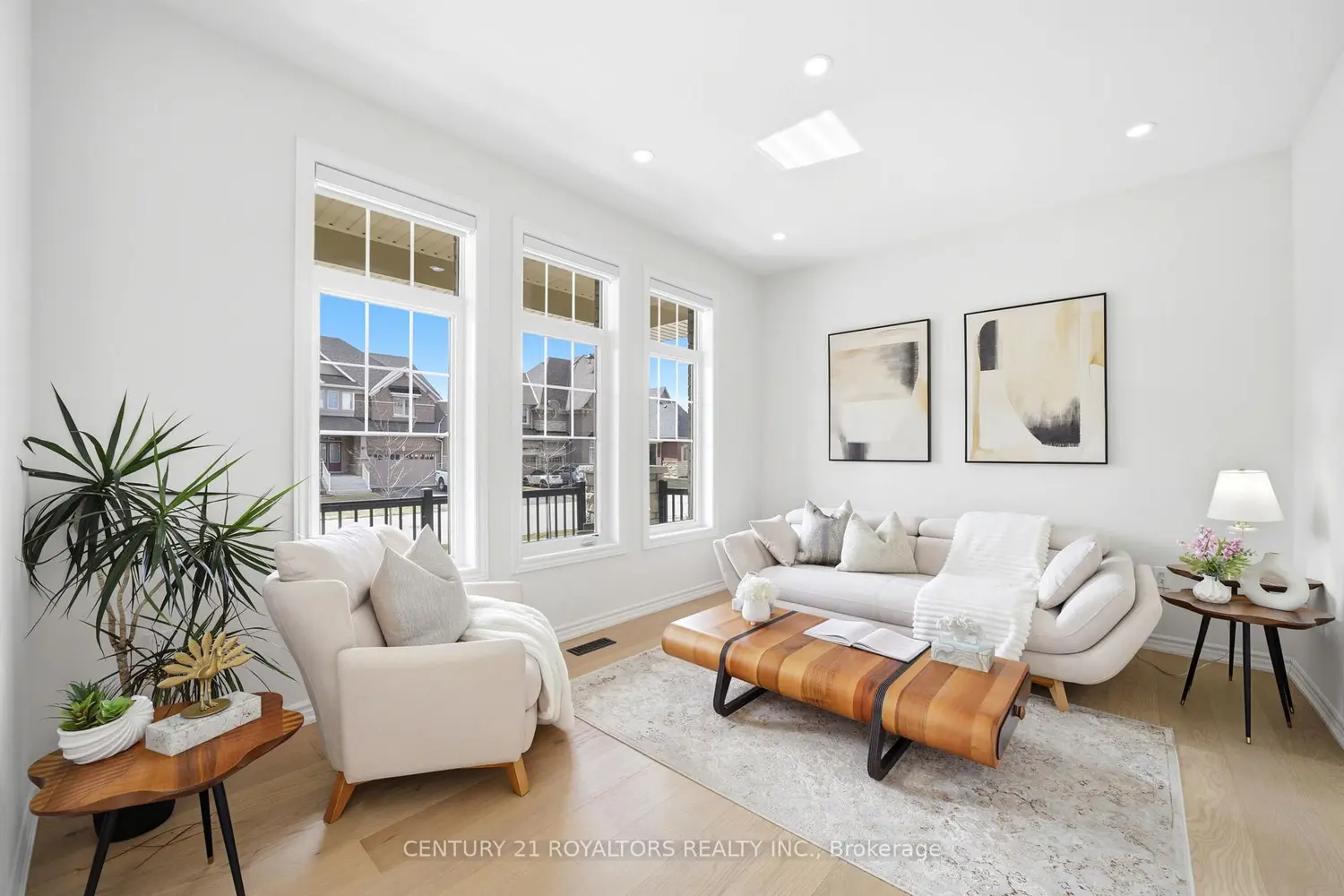 107 Rugman Crescent photo 3